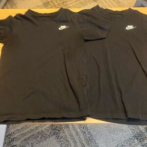 Nike Boy's NSW Embroidered Futura Tee (2) | Large